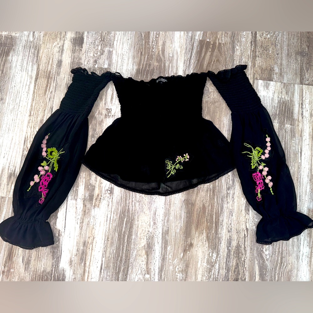 Betsey Johnson VINTAGE sheer 100% silk blk tube top w/ sleeves. Runs small 💐💕